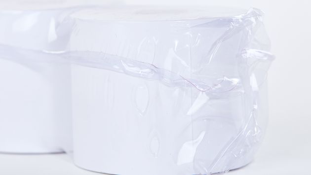 clarus-fertigrollen-pvc-slide-toiletten-papier-close-up